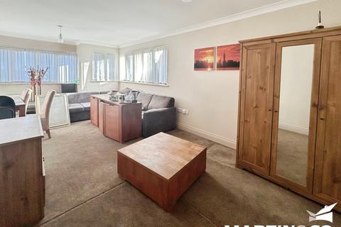 2 bedroom apartment to rent, Broomfield Road, Chelmsford