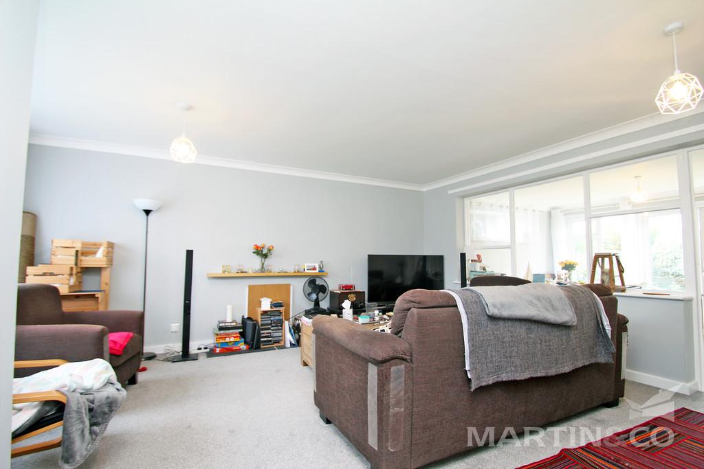 Humber Road, Chelmsford 4 bed detached house £1,800 pcm (£415 pw)
