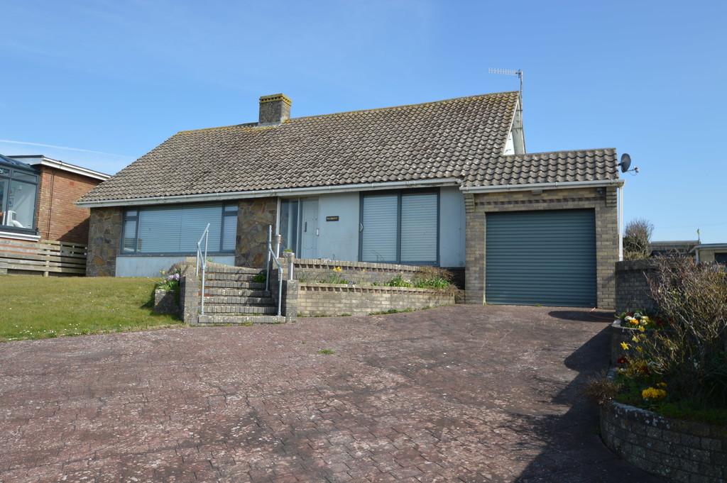West Farm Road, Ogmorebysea, Vale of CF32 0PU 4 bed