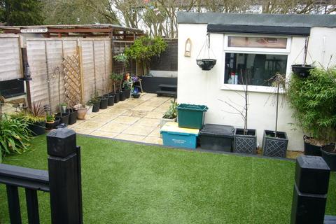13 Banstead Way, Wallington, SM6 8NZ