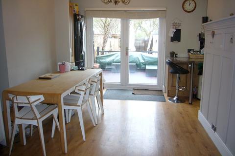 13 Banstead Way, Wallington, SM6 8NZ