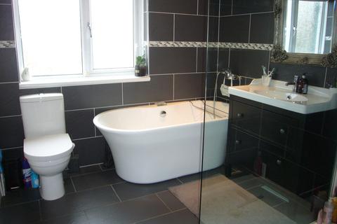 13 Banstead Way, Wallington, SM6 8NZ