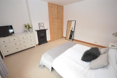32 Ashtofts Mount, Guiseley, Leeds, LS20 9DB