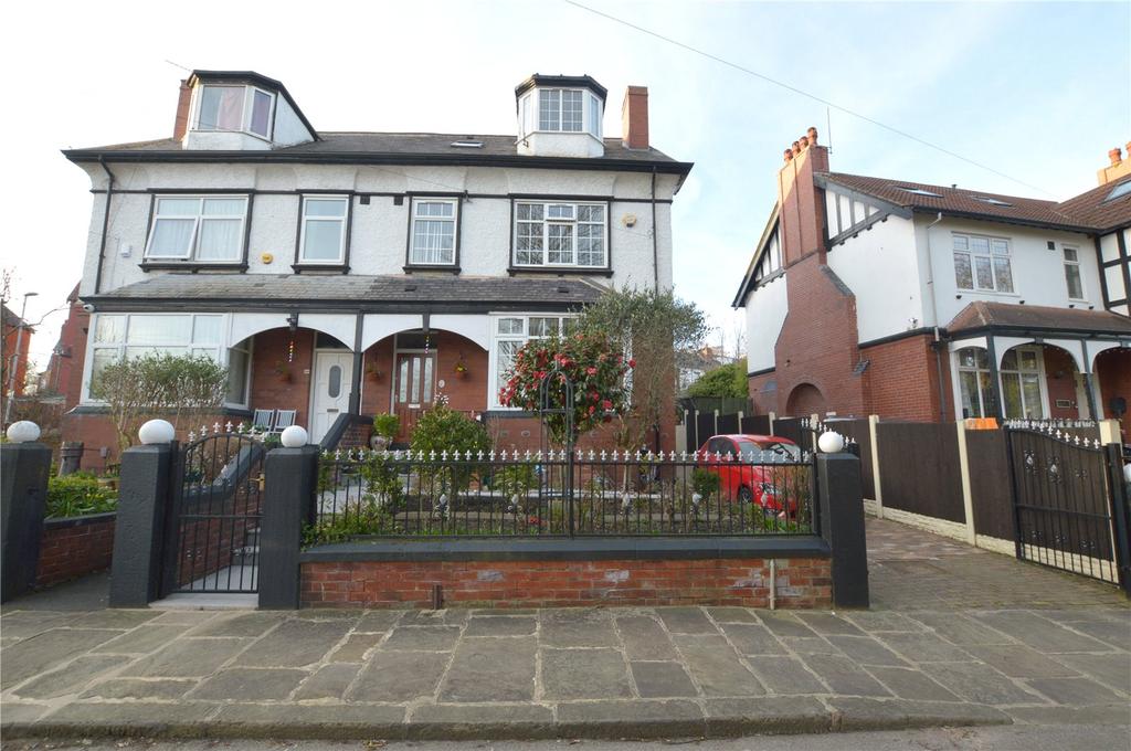 Avenue Crescent, Leeds 6 bed semidetached house £375,000