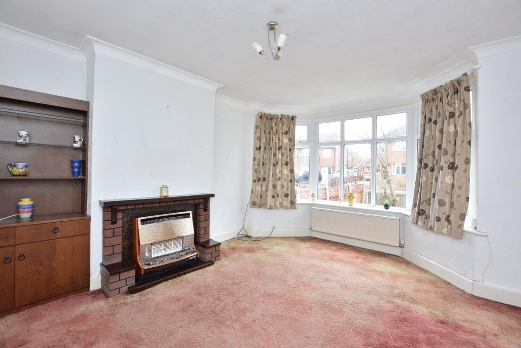 Montagu Crescent, Oakwood, Leeds 3 bed semidetached house £270,000