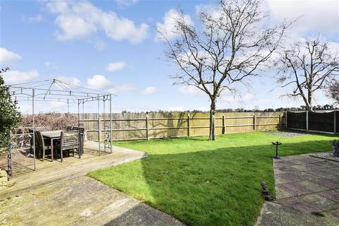 70 Farncombe Way, Whitfield, Dover, CT16 3NT