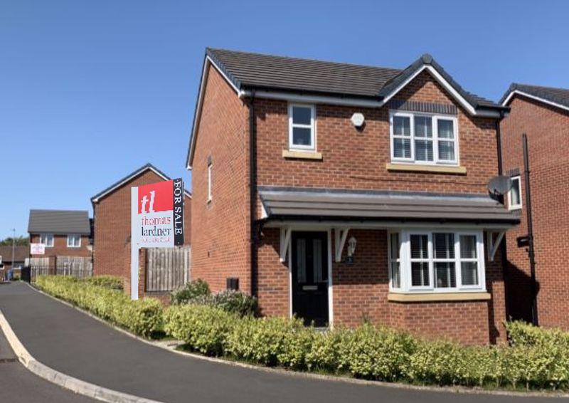 Rowan Crescent, Gee Cross 3 bed detached house £250,000