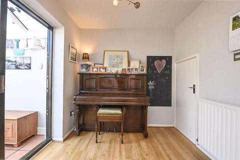 21 Blackberry Close, Chippenham, SN14 6RG