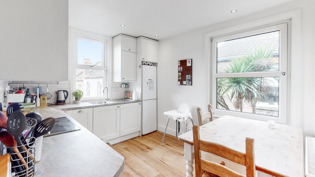 Modern Fitted Kitchen/Diner