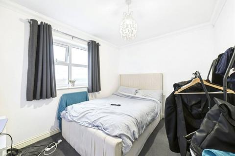 3 bedroom end of terrace house to rent, Mountbatten Mews, Camberley, Surrey, GU15