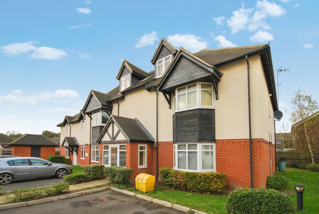Overton Court, Grange Road 2 bed £269,950
