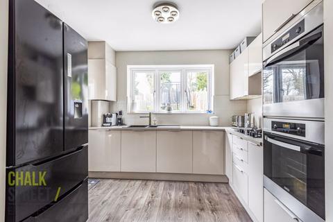 7 Wray Close, Hornchurch, RM11 1JX
