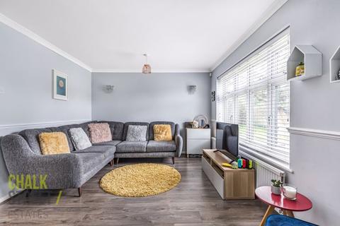 7 Wray Close, Hornchurch, RM11 1JX