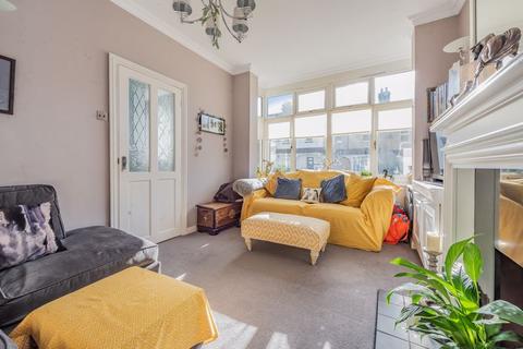 17 Wallace Crescent, Carshalton, SM5 3SU