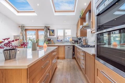 17 Wallace Crescent, Carshalton, SM5 3SU