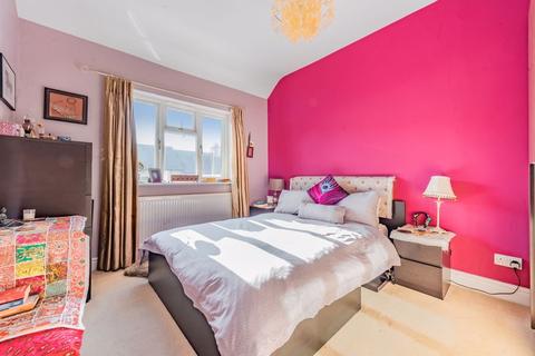 17 Wallace Crescent, Carshalton, SM5 3SU
