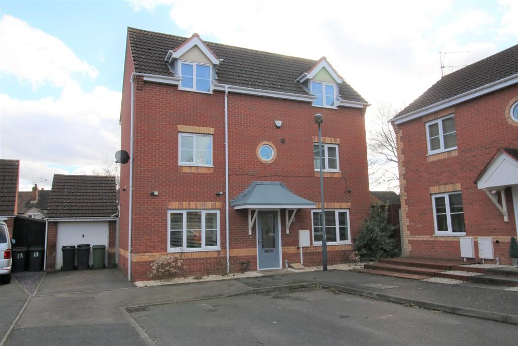 Larkspur Grove, Bedworth 4 bed detached house £305,000