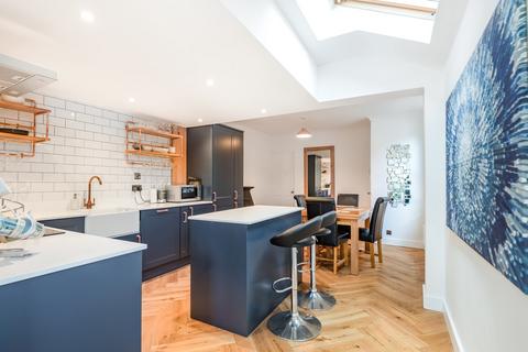 11 Cheselden Road, Guildford, GU1 3SB