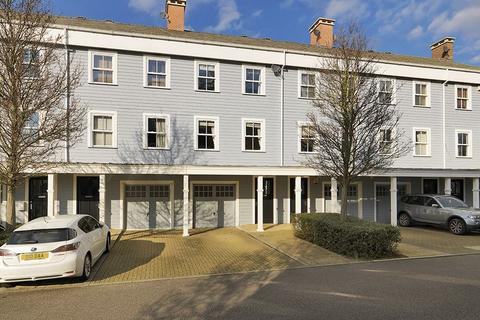 25 Lewiston Close, Worcester Park, KT4 8DL