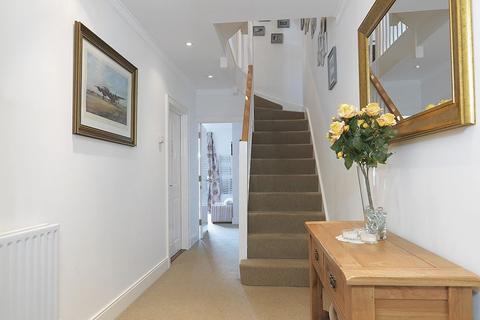 25 Lewiston Close, Worcester Park, KT4 8DL