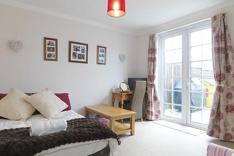 25 Lewiston Close, Worcester Park, KT4 8DL