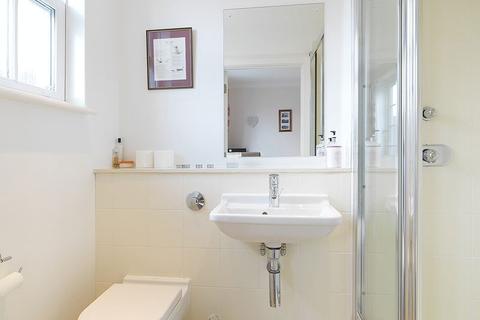 25 Lewiston Close, Worcester Park, KT4 8DL
