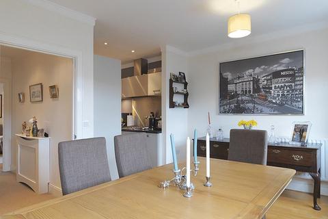 25 Lewiston Close, Worcester Park, KT4 8DL