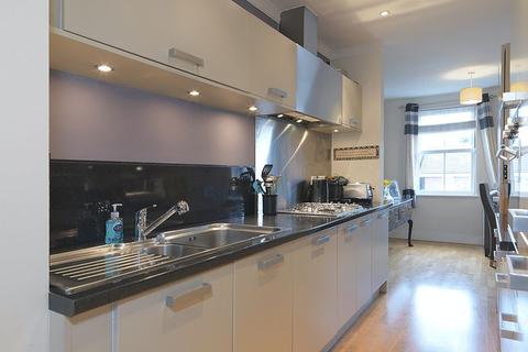 25 Lewiston Close, Worcester Park, KT4 8DL