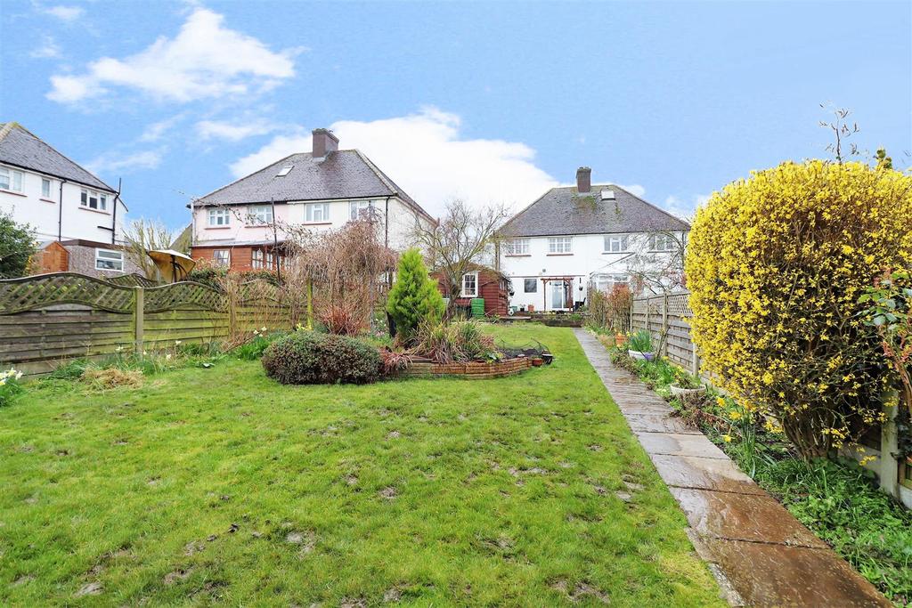 Saxon Place, Horton Kirby, Dartford 3 bed house £325,000