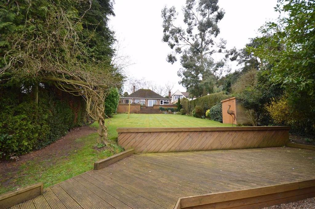 Dalby Avenue, Bushby 3 bed detached house £579,000