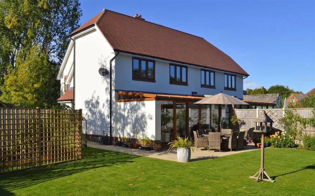 Holt Lane, Wimborne, Dorset 3 bed semidetached house £565,000