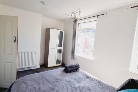 4 bedroom house share to rent - Leicester Street, Kettering