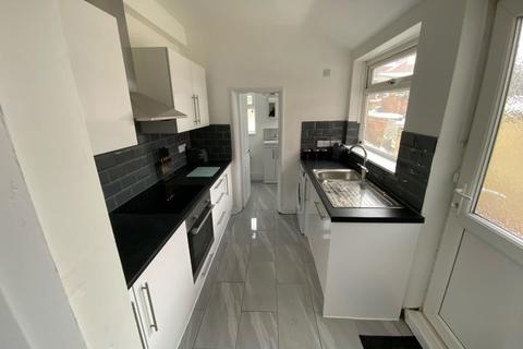 4 bedroom house share to rent - Leicester Street, Kettering