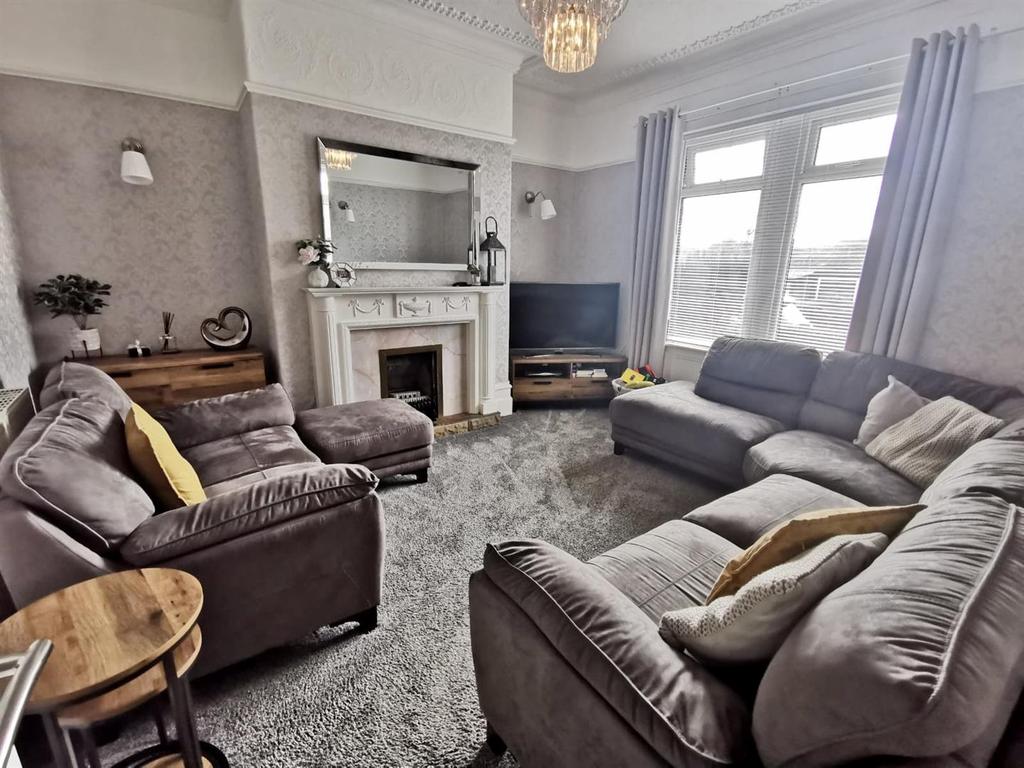 Reevy Road, Wibsey, Bradford 3 bed terraced house £150,000