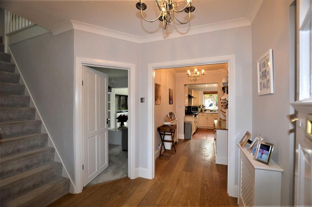 Links Way, Croxley Green 4 bed semidetached house £840,000