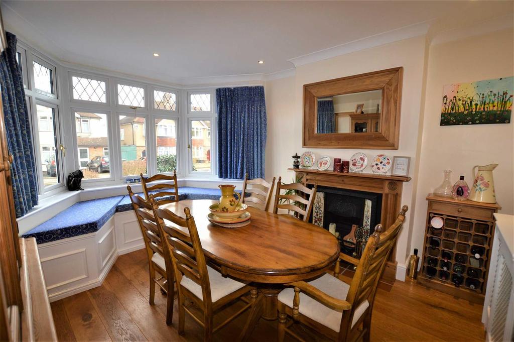 Links Way, Croxley Green 4 bed semidetached house £840,000