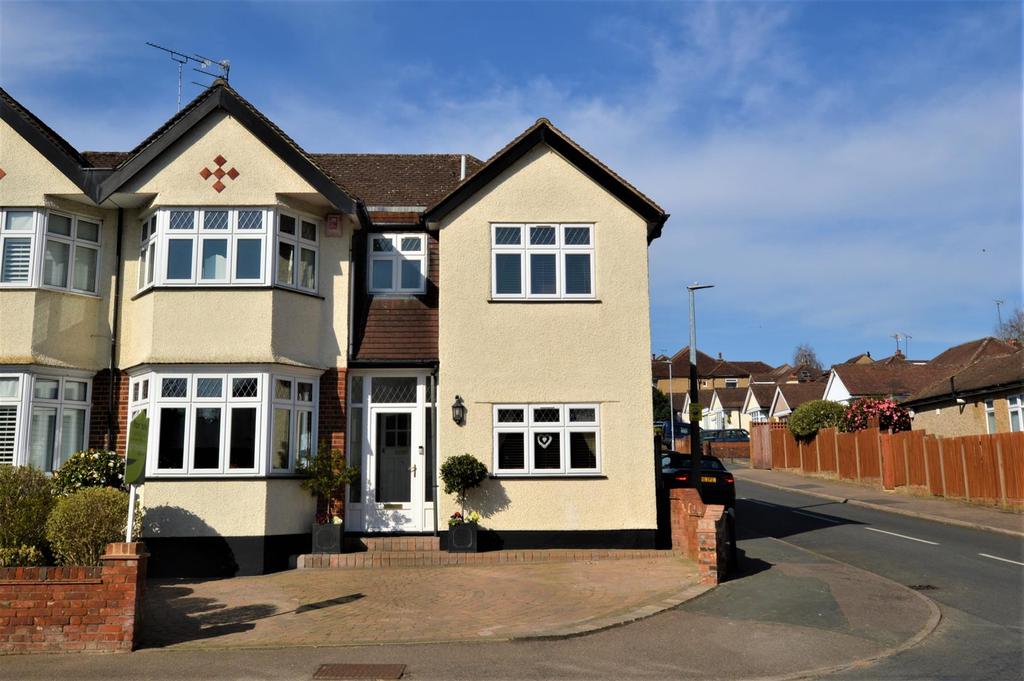 Links Way, Croxley Green 4 bed semidetached house £840,000