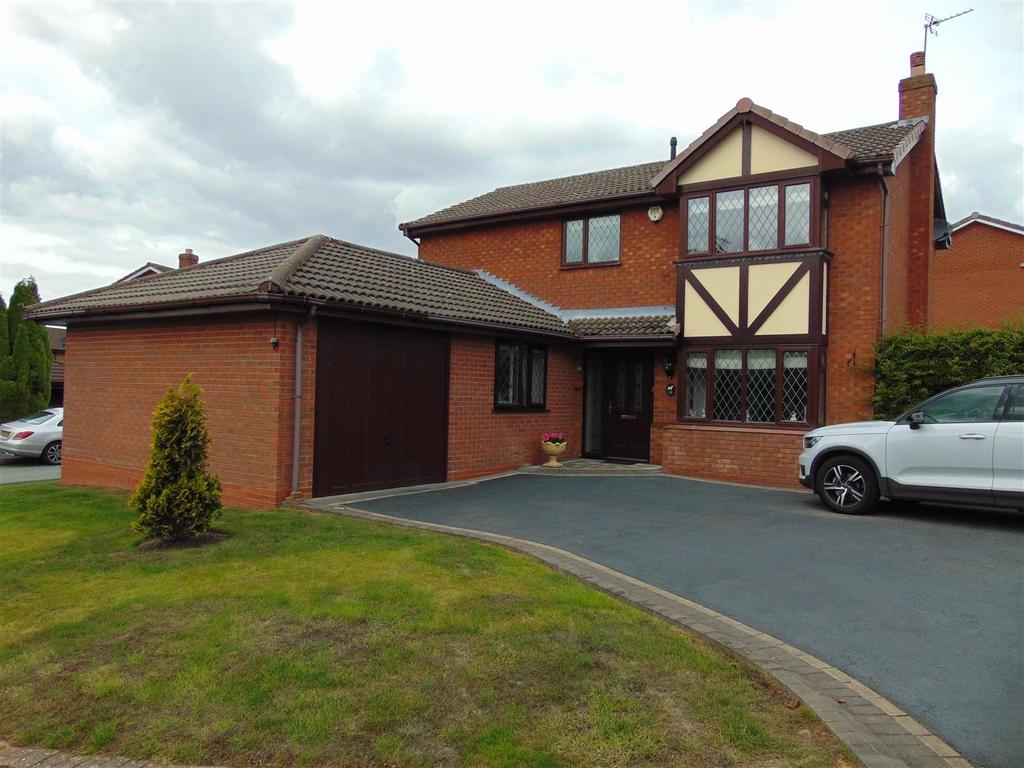 Bluebell Road, Upper Stonnall 5 bed detached house £420,000