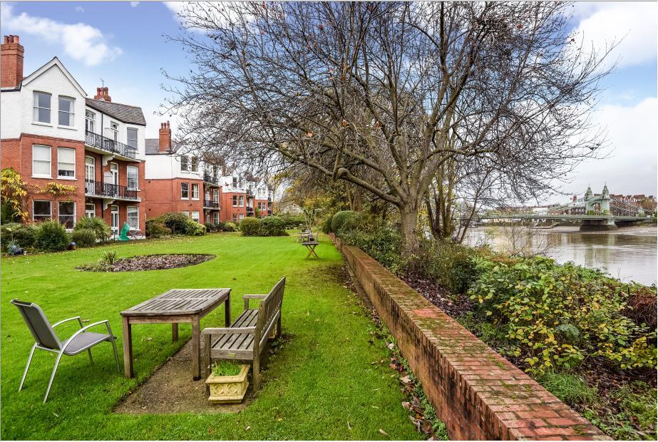 Riverview Gardens, Barnes, SW13 4 bed flat £1,225,000