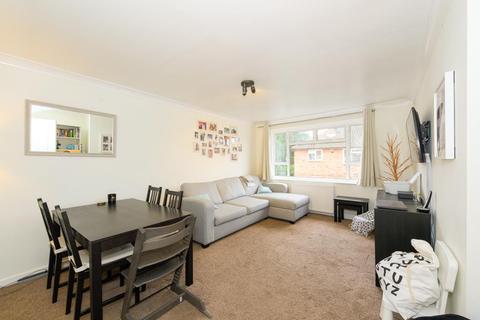 3 Leicester Close, Worcester Park, KT4 8TJ