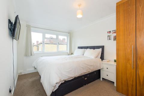 3 Leicester Close, Worcester Park, KT4 8TJ