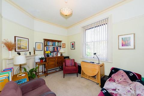 21b Worple Road, Epsom, KT18 5EP