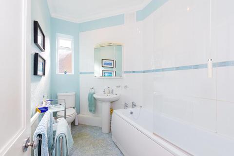 21b Worple Road, Epsom, KT18 5EP