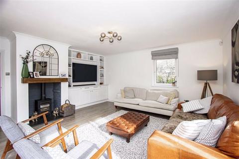 2 Mickleton, Downhead Park, Milton Keynes, MK15 9AT