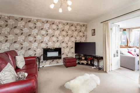Glenavon House Main Street, Newtonmore, PH20 1DR