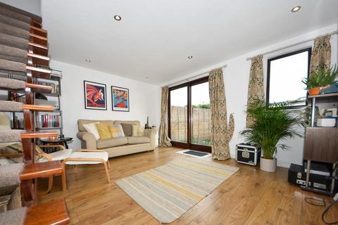 63 Lakin Road, Warwick, CV34 5BU