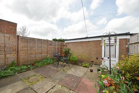 63 Lakin Road, Warwick, CV34 5BU