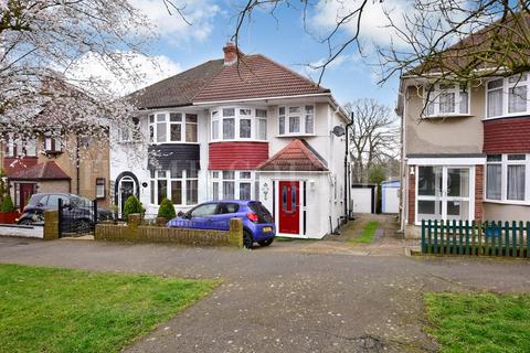 25 Wroxham Gardens, Potters Bar, EN6 3DH