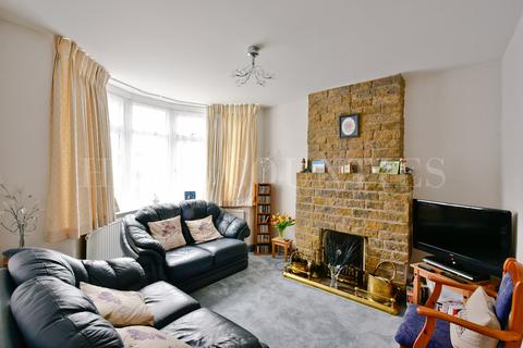 25 Wroxham Gardens, Potters Bar, EN6 3DH
