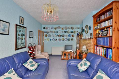 25 Wroxham Gardens, Potters Bar, EN6 3DH